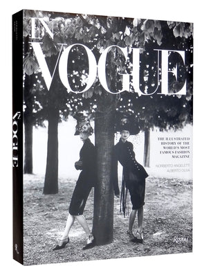 In Vogue: An Illustrated History of the World's Most Famous Fashion Magazine by Oliva, Alberto